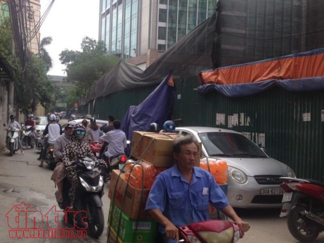 Tái lấn chiếm lòng đường ngõ 34 Hoàng Cầu (Hà Nội) ảnh 7